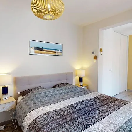 Confortable Avec Piscine, Proche Plage, 3 Chambres, Grand Séjour, Patio, Wifi, équipement Complet - Fr-1-413-87