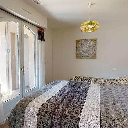 Confortable Avec Piscine, Proche Plage, 3 Chambres, Grand Séjour, Patio, Wifi, équipement Complet - Fr-1-413-87 Hébergement de vacances