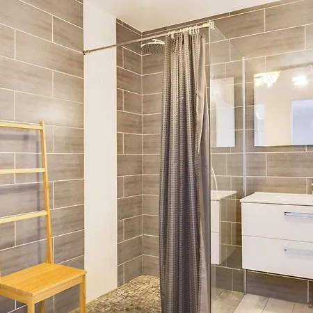 Hébergement de vacances Confortable Avec Piscine, Proche Plage, 3 Chambres, Grand Séjour, Patio, Wifi, équipement Complet - Fr-1-413-87