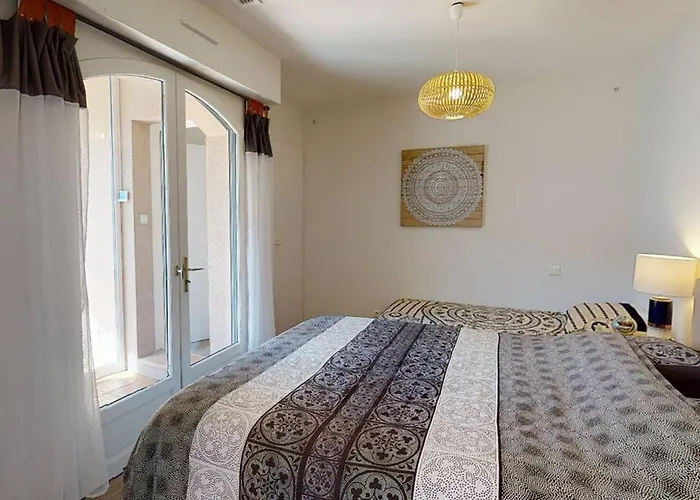 Confortable Avec Piscine, Proche Plage, 3 Chambres, Grand Sejour, Patio, Wifi, Equipement Complet - Fr-1-413-87 Feriehus